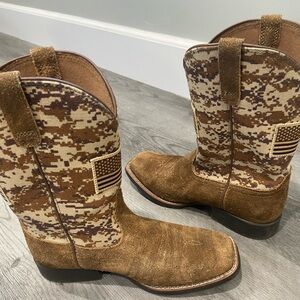 Ariat boy leather boots US 4